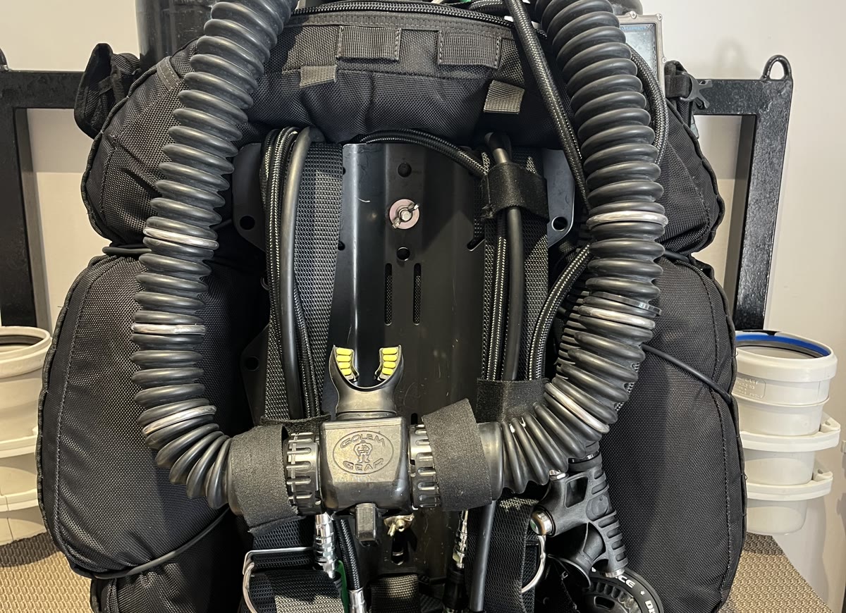 An SF2 unit rigged and ready, breathing loop and counterlungs in view